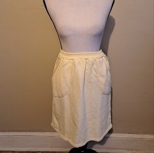 Size medium yellow skirt.